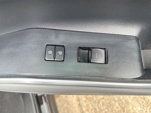 Used 2022 Toyota Highlander XLE image 33