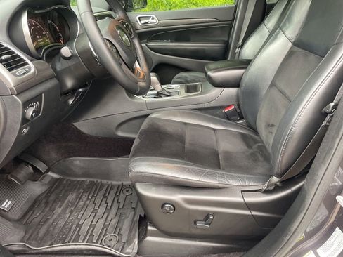 Used 2017 Jeep Grand Cherokee Altitude RWD image 8