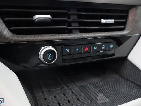 Certified 2025 Ford Explorer Platinum w/ Ultimate Package AWD/4WD image 21