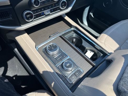 Used 2024 Ford Expedition Max Limited image 23