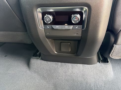 Used 2025 Chevrolet Tahoe High Country AWD/4WD image 16