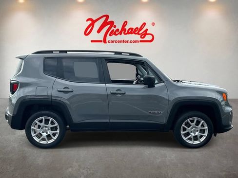 Used 2022 Jeep Renegade Latitude w/ Convenience Group AWD/4WD image 2