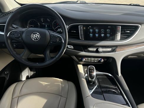 Used 2018 Buick Enclave Essence image 14