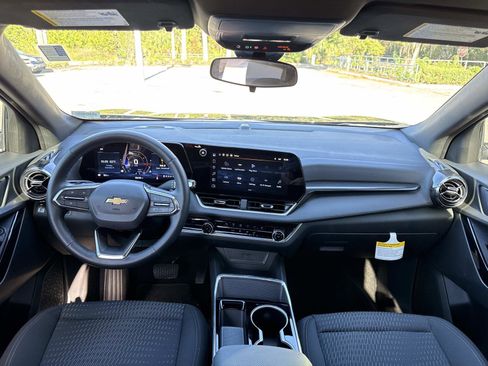 Used 2025 Chevrolet Equinox LT image 12