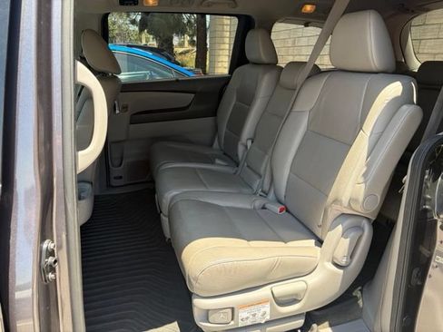 Used 2015 Honda Odyssey Touring Elite image 4