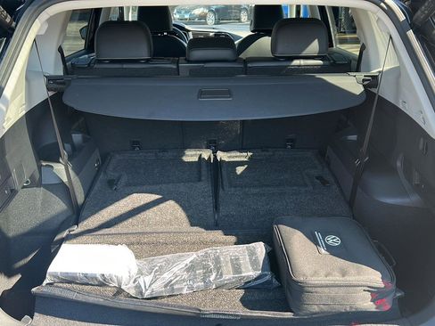 Certified 2024 Volkswagen Tiguan SE w/ Panoramic Sunroof Package image 7