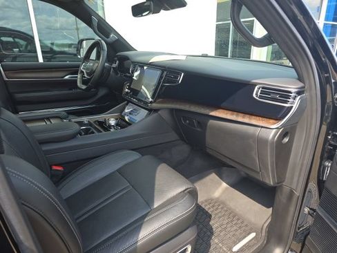 Used 2025 Jeep Grand Wagoneer 4WD image 5