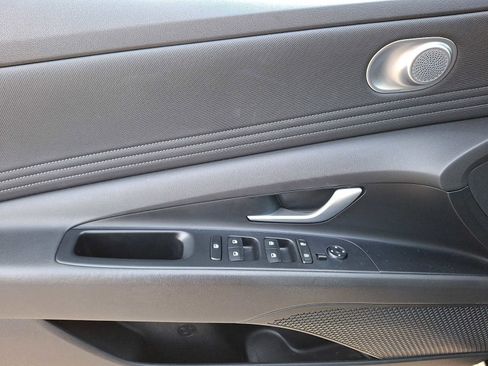 Used 2023 Hyundai Elantra SEL w/ Convenience Package FWD image 9