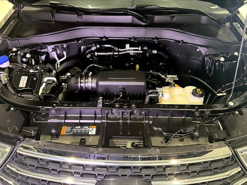 Used 2023 Ford Explorer XLT w/ Equipment Group 202A AWD/4WD image 31