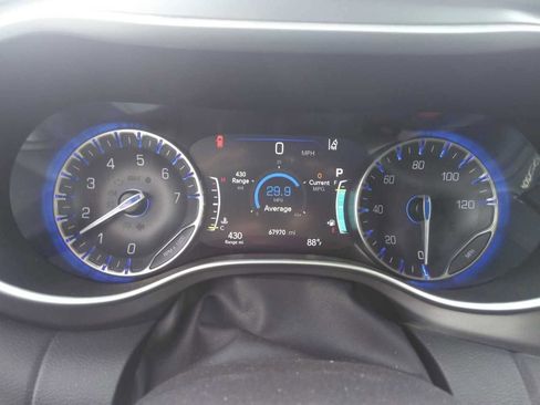 Used 2024 Chrysler Pacifica Touring-L FWD image 16