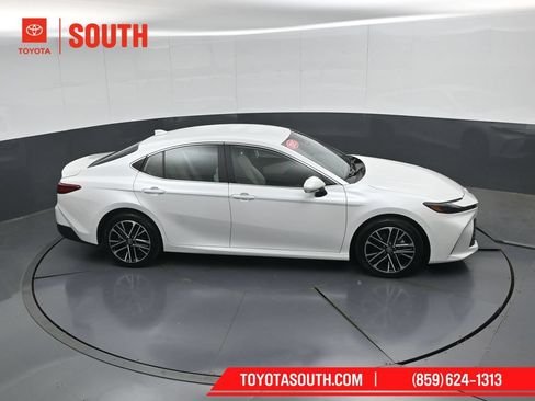 Used 2025 Toyota Camry XLE AWD/4WD image 45