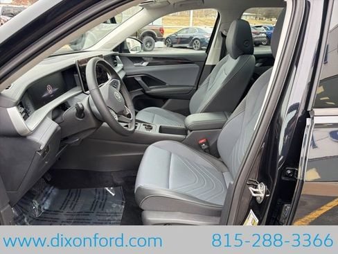 New 2025 Volkswagen Tiguan SE AWD/4WD image 9