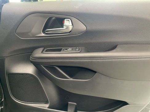 New 2026 Chrysler Pacifica Select AWD/4WD image 24