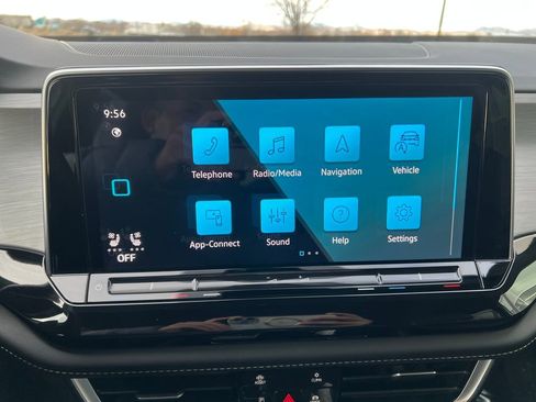 Certified 2025 Volkswagen Atlas Cross Sport SE image 21