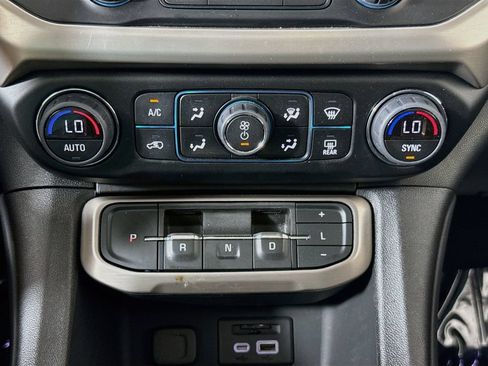 Used 2023 GMC Acadia Denali w/ Denali Ultimate Package FWD image 16