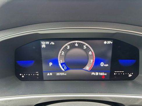 Used 2022 Volkswagen Tiguan SE w/ Panoramic Sunroof Package image 22