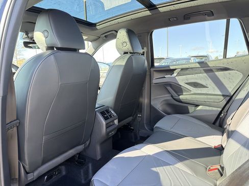 New 2026 Volkswagen Tiguan SE R-Line image 13