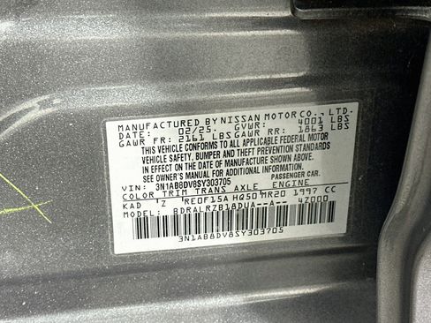 Used 2025 Nissan Sentra SR FWD image 12