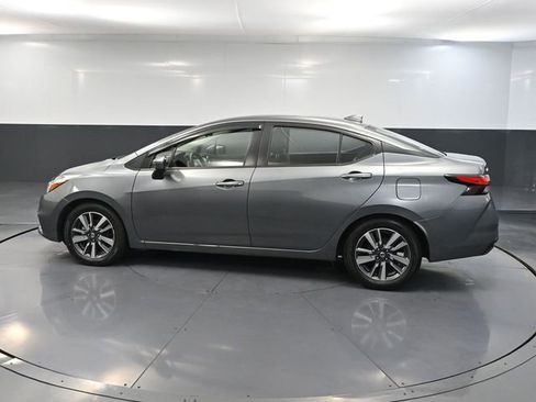 Used 2021 Nissan Versa SV image 8
