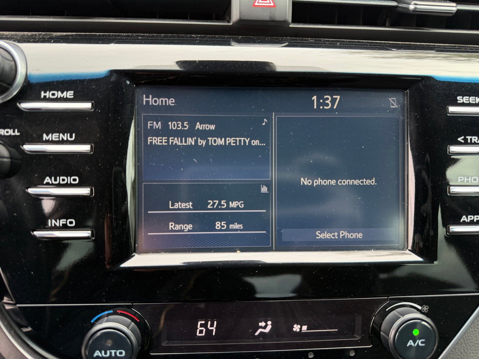 Used 2018 Toyota Camry SE w/ Moonroof Package FWD image 22