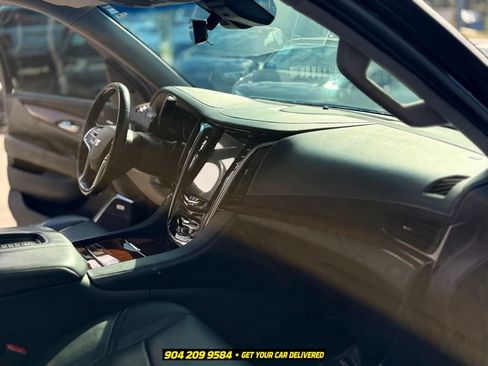 Used 2019 Cadillac Escalade Luxury AWD/4WD image 34