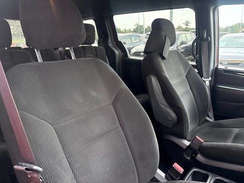 Used 2017 Dodge Grand Caravan SE FWD image 23