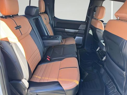 Used 2024 Ford F450 Platinum w/ FX4 Off-Road Package image 29