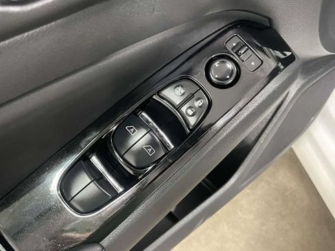 Used 2025 Nissan Altima 2.5 SL FWD image 13
