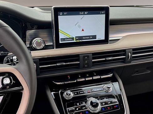 Used 2022 Lincoln Corsair AWD w/ Equipment Group 101A image 6