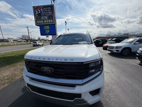 Used 2025 Ford Expedition Max Platinum w/ Driver's Package image 8