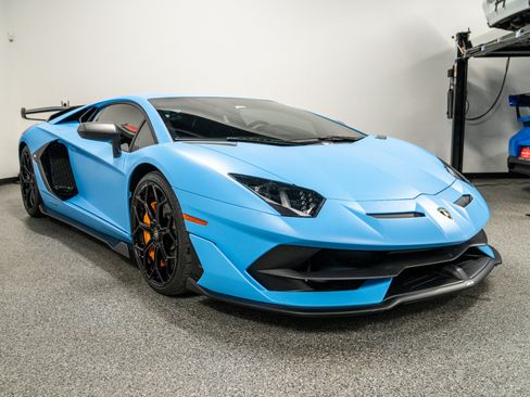 Used 2020 Lamborghini Aventador SVJ AWD/4WD image 3