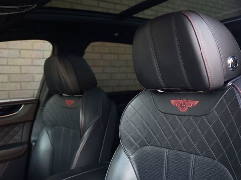 Used 2018 Bentley Bentayga AWD/4WD image 22