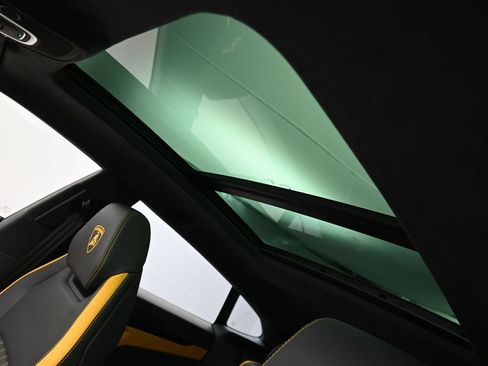 Used 2025 Lamborghini Urus SE AWD/4WD image 25