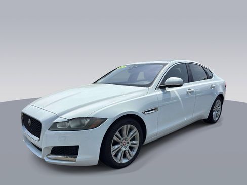 Used 2016 Jaguar XF Premium RWD image 7