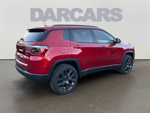 New 2026 Jeep Compass Latitude image 7