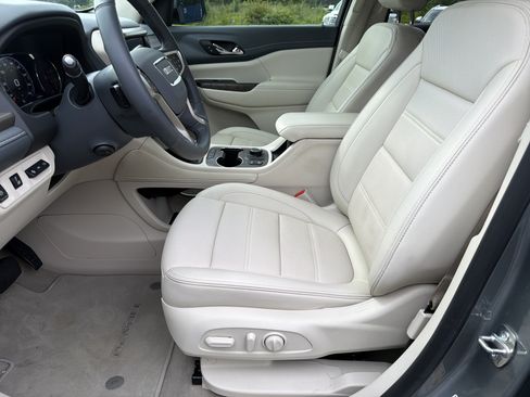 Used 2023 GMC Acadia Denali w/ Denali Ultimate Package FWD image 9