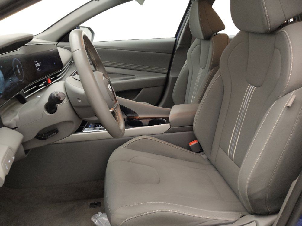 Used 2023 Hyundai Elantra SEL w/ Convenience Package FWD image 17