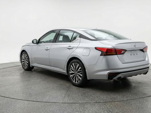 Used 2025 Nissan Altima 2.5 SV image 6
