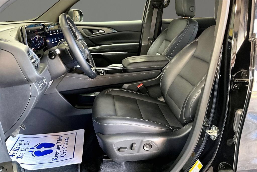 Certified 2025 Chevrolet Traverse LT FWD image 19