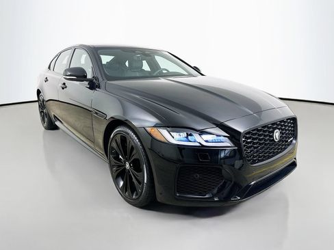 Used 2024 Jaguar XF R-Dynamic SE AWD/4WD image 3