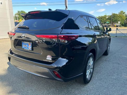 Used 2023 Toyota Highlander Limited FWD image 4