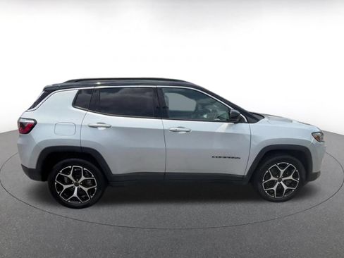 Used 2025 Jeep Compass Limited AWD/4WD image 16