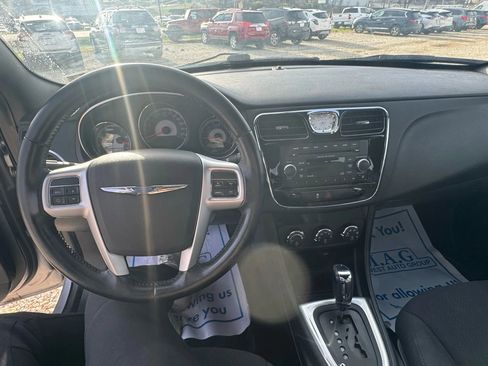 Used 2013 Chrysler 200 Touring FWD image 14