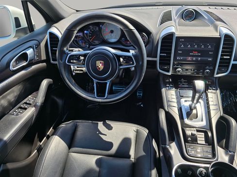 Used 2018 Porsche Cayenne S AWD/4WD image 3