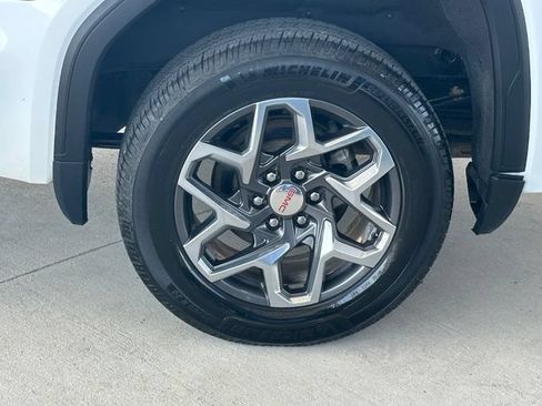 Used 2023 GMC Sierra 1500 SLT w/ X31 Off-Road Package AWD/4WD image 17
