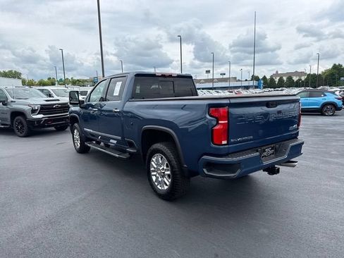 Used 2024 Chevrolet Silverado 2500 High Country w/ High Country Premium Package AWD/4WD image 5