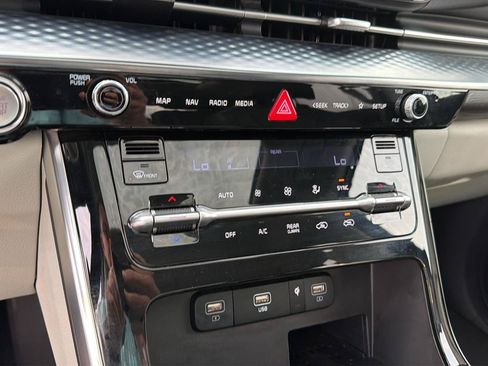 Used 2024 Kia Carnival SX Prestige FWD image 25
