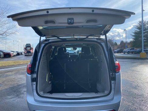Used 2022 Chrysler Pacifica Limited image 19