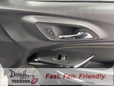 New 2025 Chevrolet Trax LT w/ Sunroof Package image 37