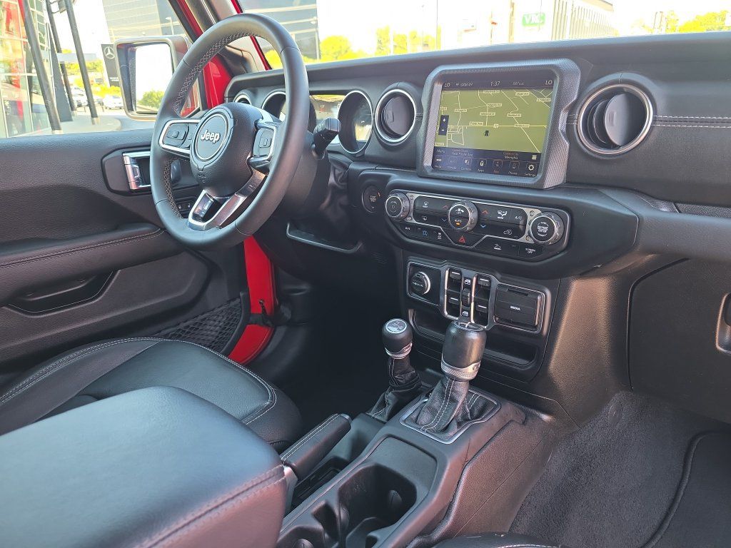 Used 2023 Jeep Wrangler Unlimited Sahara AWD/4WD image 16